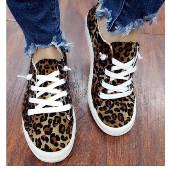 ✨LAST ONES✨Leopard white lace sneakers - Picture 2 of 3